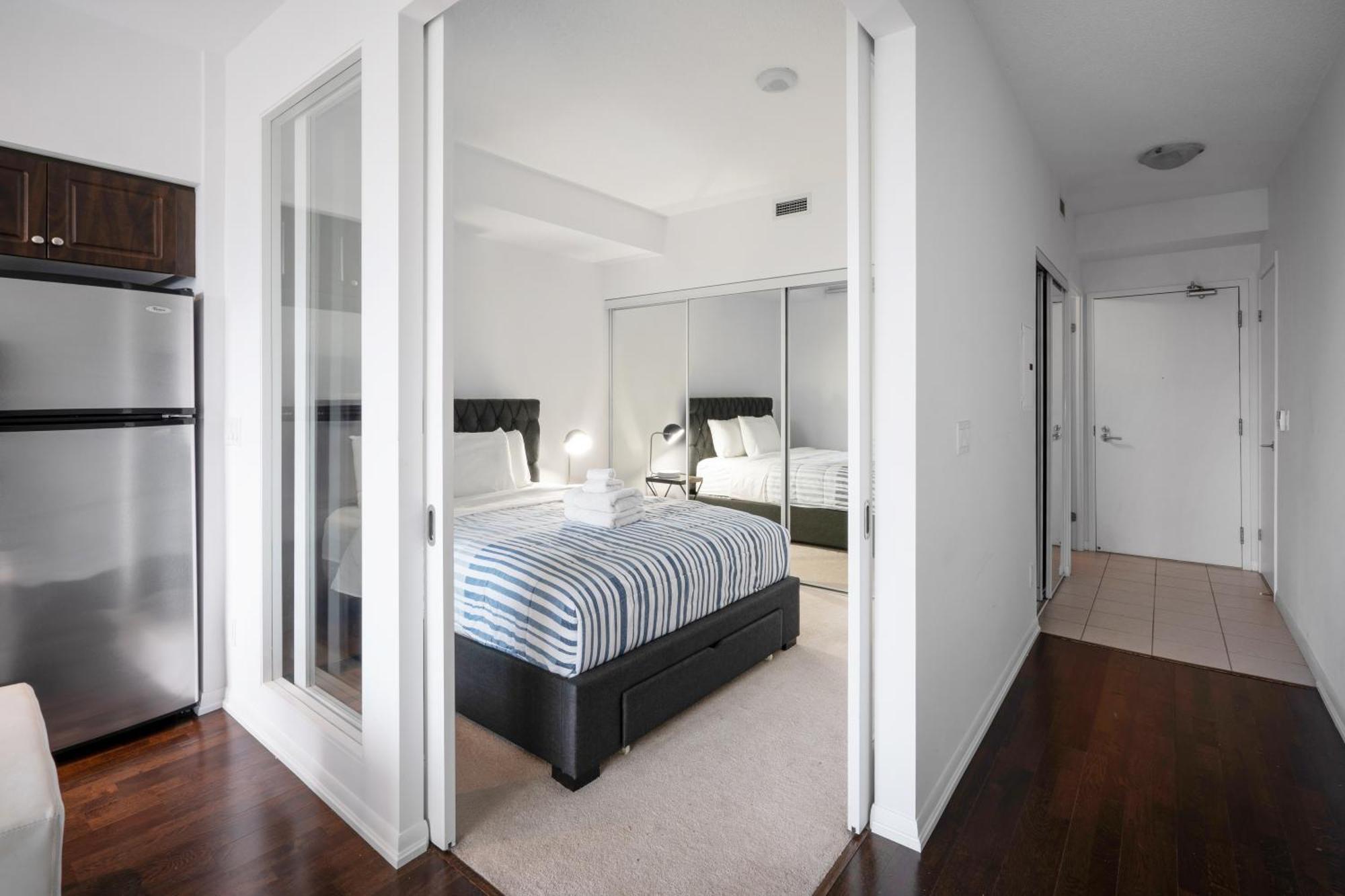 Downtown Toronto 1 Bdrm Condo With Parking And Views Esterno foto