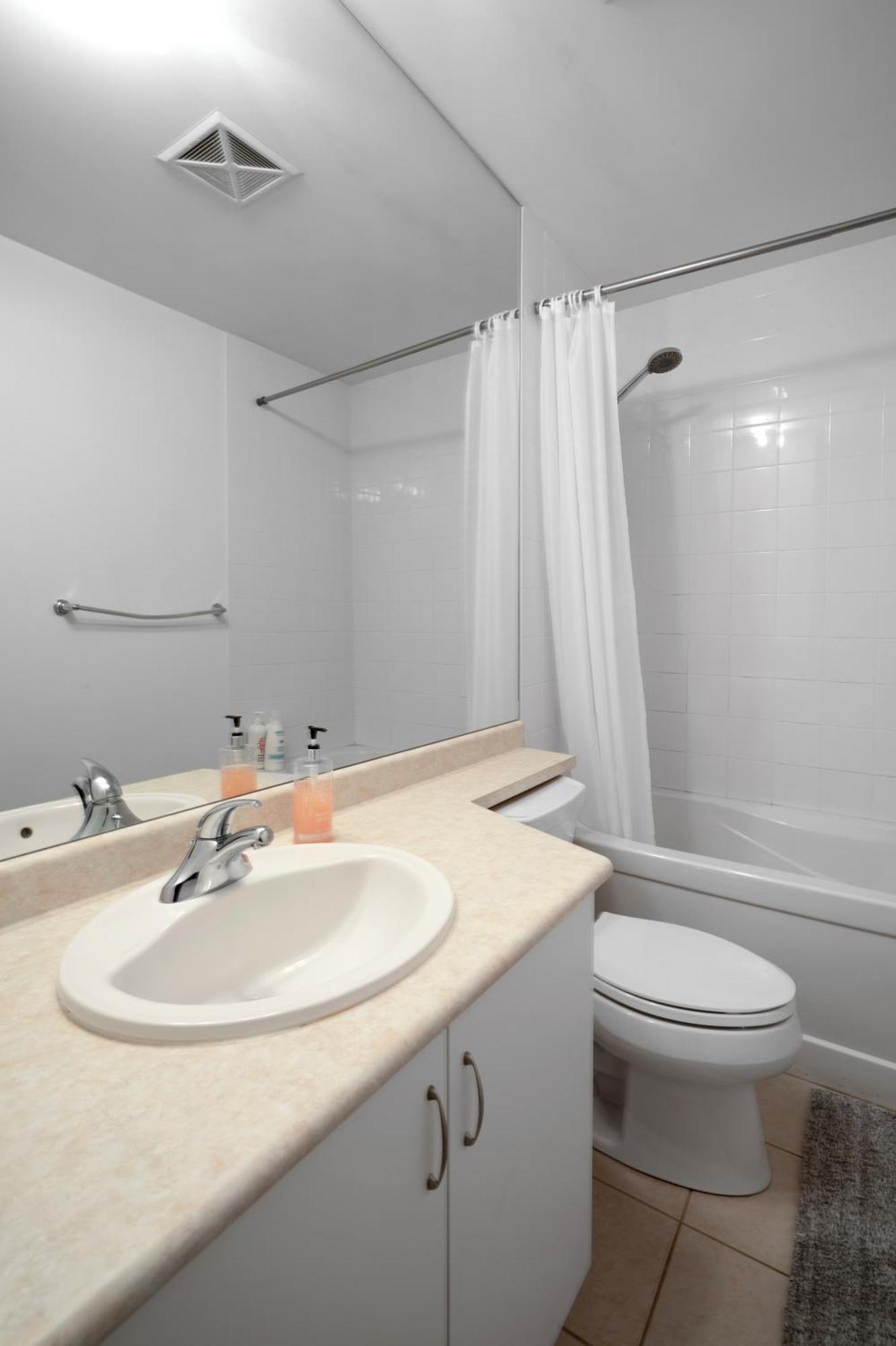 Downtown Toronto 1 Bdrm Condo With Parking And Views Esterno foto