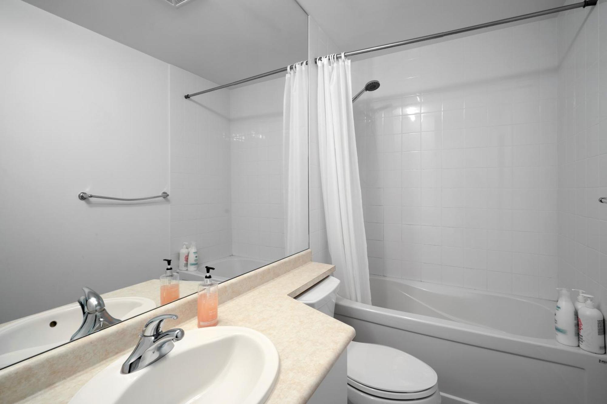 Downtown Toronto 1 Bdrm Condo With Parking And Views Esterno foto